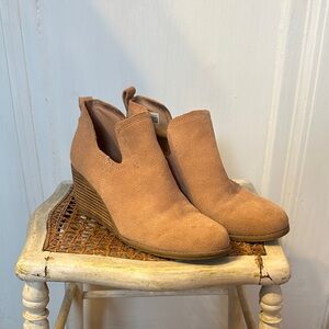 TOMS Women's Tan Wedge Ankle Boots